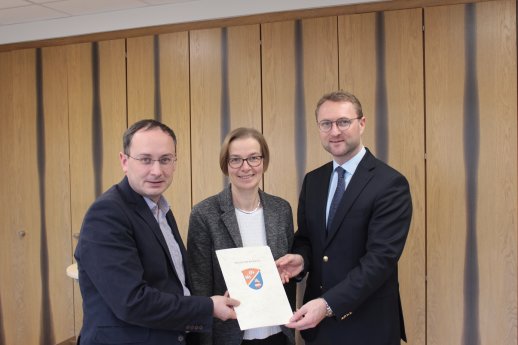 Bescheidübergabe Grebenhain.JPG