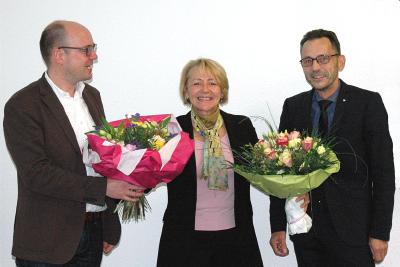 Prof. Dr. Tobias Grosche und Vizepräsident Prof. Dr. Henning Kehr bedanken sich für die engagierte Alumniarbeit von Prof. Dr. Ursula Frietzsche. (v.l.): Prof. Grosche, Prof. Frietzsche, Prof. Kehr / Foto/Hochschule Worms