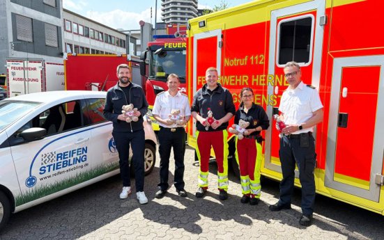 PM Reifen Stiebling - Spende an Rettungsdienst.jpg