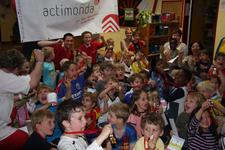 Hoch mit den glänzenden Goldmedaillen. Gesunder Sport wird bei der actimonda krankenkasse belohnt.