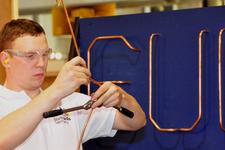 Volle Konzentration: Julian Walz beim Einzelwettbewerb der Kältetechniker bei den Europameisterschaften in Lille (Fotos: WorldSkills Germany)