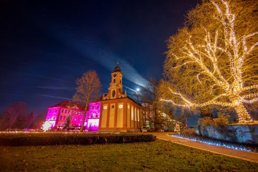 Konstanz-Mainau-Christmas-Garden-Schlosskirche-Abend-01_Copyright_MTK-Achim-Mende.jpg