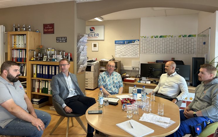 Unternehmensbesuch_Gespräch.jpg