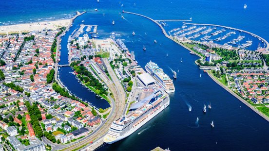 Kreuzfahrt__Strand_und_Seebad_-_Warnemünde_ist_ein_Herzstück_des_Rostocker_Tourismus__c__Ho.jpg