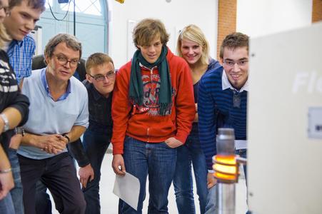 Praxisnähe und Spaß beim Studium: Seminare in Labors sind neben den
Vorlesungen ein wichtiger Bestandteil des Maschinenbau-Studiums an der
FH Osnabrück