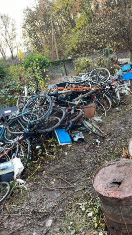 Schrotthändler und Klüngelskerle in Köln entsorgen auch Motorräder und Altfahrzeuge.jpg