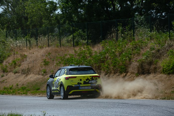 formel-e-trifft-elektro-rallye-sophia-floersch-startet-im-adac-opel-gse-rally-cup (8).JPG