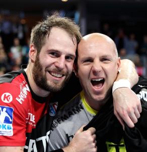 HC Erlangen: Nico Büdel und Gorazd Skof lassen sich feiern (Foto: HJKrieg, Erlangen)