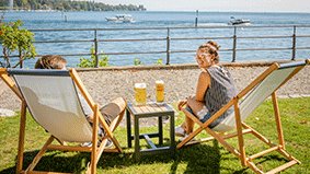 Konstanz_Gastronomie_Steigenberger_Terasse_Biergarten_Liegestuehle_01_Spaetsommer_Copyright.png