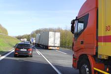 Bei Kolonnenfahrten bis 60 Stundenkilometer darf rechts höchstens 20 km/h schneller gefahren werden als links / Foto: ARCD