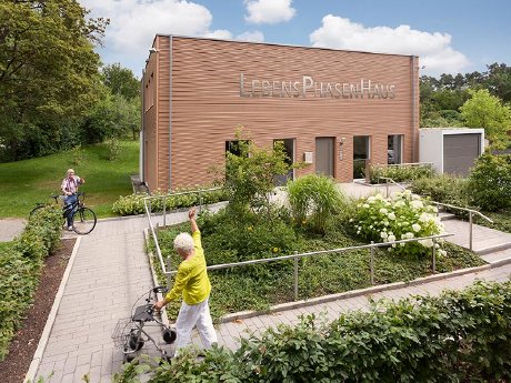 LebensPhasenHaus-Tuebingen-Aussenansicht.jpg
