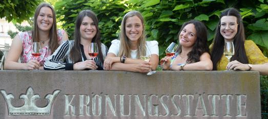 Gruppenbild Kandidatinnen - v.l.n.r. Sarah Krebs, Saskia Teucke, Dorothea John, Denise Grauer, Saskia Sperl, Foto: © Pfalzwein e.V.