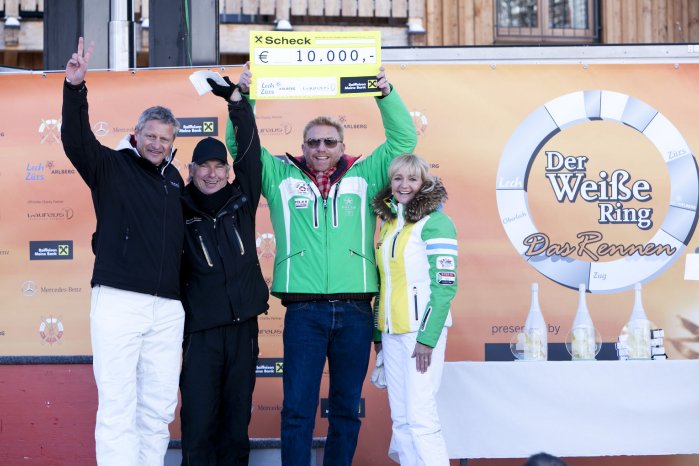 Scheckübergabe an Laureus (c) Lech Zürs Tourismus, Dietmar Mathis.jpg