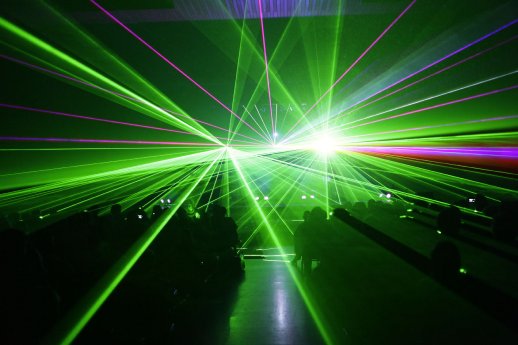 Lasershow_Emotion.Light_copyright_rmh-Fototeam_2_01[1].jpg