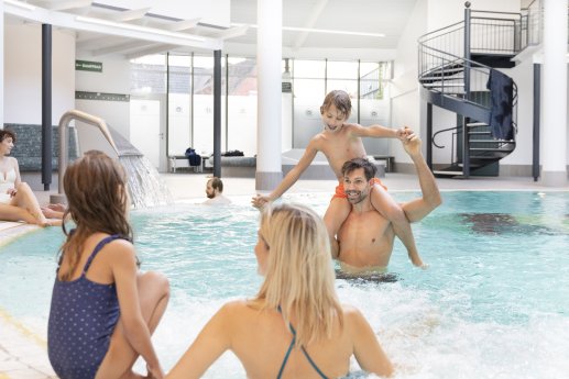 Koppke Greetsiel Bad Familie CCBYSA_AnnekeDunkhase.jpg