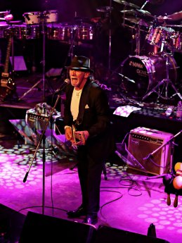 Alex Ligertwood, for media purposes.jpg