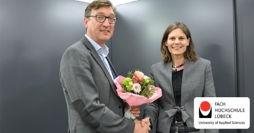 FH-Präsidentin Dr. Muriel Helbig gratuliert dem frisch gewählten Vizepräsidenten Prof. Dipl.-Ing. Frank Schwartze / Foto: FH Lübeck
