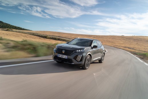 PEUGEOT E-2008 3.jpg