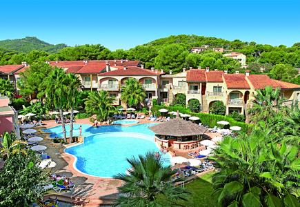 Im allsun hotel Lago Playa Park auf Mallorca werden die Empfangshalle, das Restaurant und die große Liegefläche im Garten vollständig umgebaut und modernisiert. Foto alltours