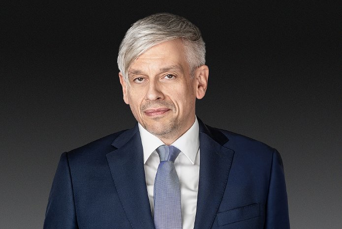 MathiasTretterSouveraenPressebild1quer_copyby_EnricoMeyer.jpg