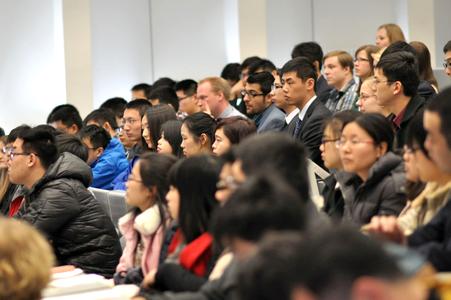 ECUST-Studierende während der Erstsemesterbegrüßung an der FH Lübeck (Bild: Fachhochschule Lübeck)