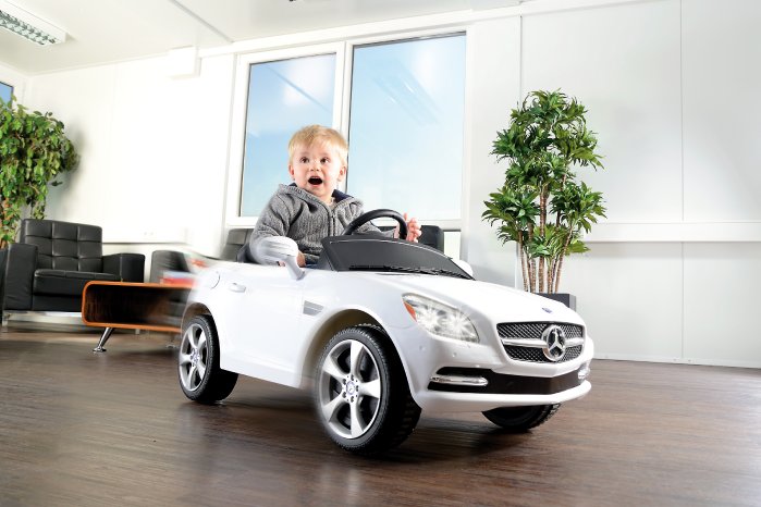 NX-1101_3_Mercedes-Benz_SLK_Sportwagen_Kinderfahrzeug_mit_Elektroantrieb.jpg
