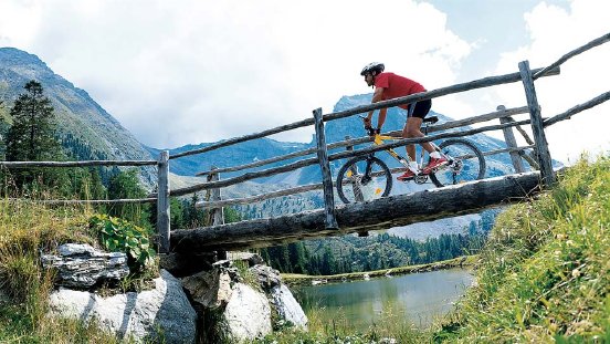 Mountainbiken im Naturparadies der Tuxer- und Zillertaler Alpen (c) Tourismusverband Tux (Alpinh.jpg