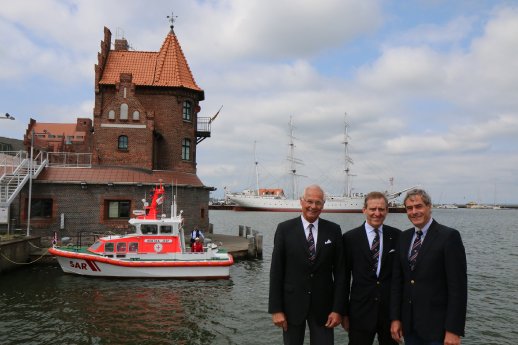 2016-05-28  Beschlussfassendes Gremium der Seenotretter in Stralsund.jpg