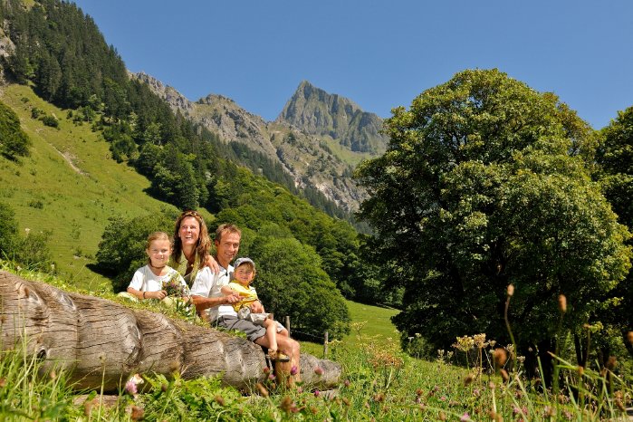 TourismusOberstdorf_Familienwandern-in-Gerstruben5.jpg