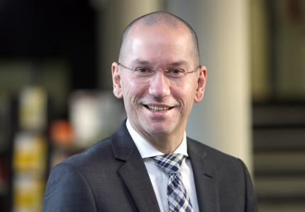 Landeskirchenrat Henning Boecker, stellvertretender Leiter der Abteilung Finanzen der Evangelischen Kirche im Rheinland, erläuterte Haushalts- und Finanzzahlen, über die die Landessynode im September beraten wird