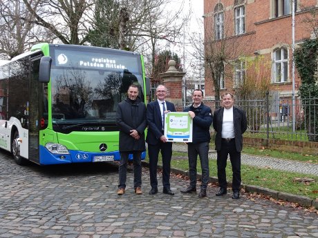 2025 -  Freude über den unterschriebenen öDA - c regiobusPM - web.jpg