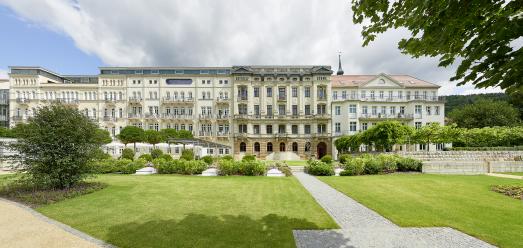 Hotel Elbresidenz an der Therme Bad Schandau mit Sommergarten / Foto: Bernhard Strauss