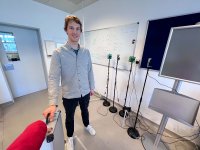 Der wissenschaftliche Mitarbeiter Marco Cimdins macht bei Bedarf Termine mit Unternehmen und präsentiert die Möglichkeiten, die im Energiesparkoffer stecken.