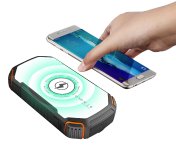 revolt Solar-Powerbank PB-240.qi mit 20 Ah, Qi-kompatibel, USB-C, 15 Watt, SOS-Licht, IP54