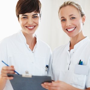 Fotolia_30741953_L_Pflegerin Ärztin Krankenschwester_96dpi_300x300px_web.jpg