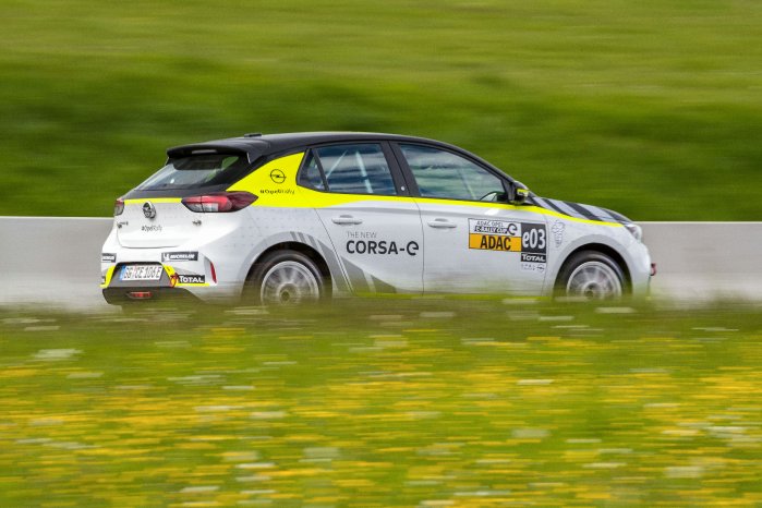 03-Opel-Corsa-e-Rally-515736.jpg