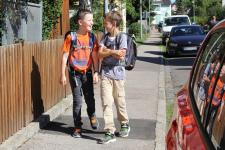 Damit Kinder auf ihrem Weg zum Unterricht sicher ankommen, sollte man ein paar Tipps beachten / Foto: ARCD