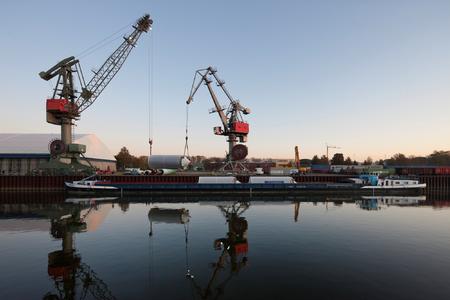 Der Hafen Regensburg, Bayerns umschlagstärkster Donauhafen. Foto: obx-news