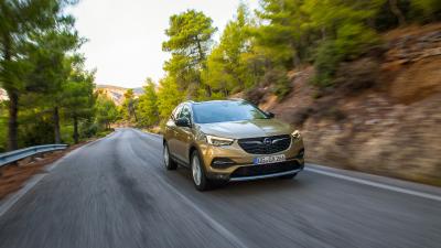 Weckt die Abenteuerlust: Der Opel Grandland X mit neuem 130 kW/177 PS starken Spitzendiesel und Achtstufen-Automatik