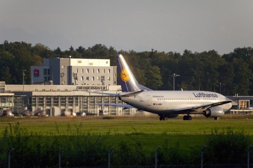 Lufthansa am Flughafen Friedrichshafen (c) Achim Mende.jpg