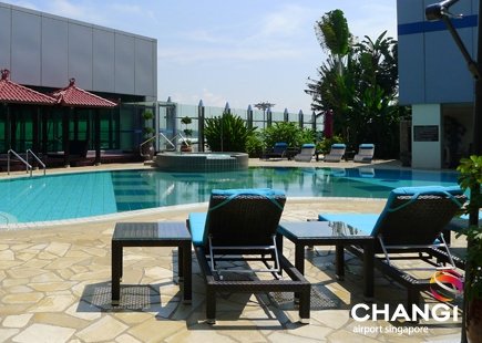 Singapur Chiuangi_Rooftop Pool (c) Changi Airport Group.jpg