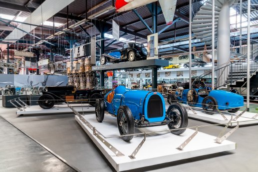 Concorde- und Bugatti Ausstellungsbereich im Technik Museum Sinsheim.jpg