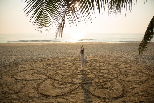 Yoga am Strand von Danang, Vietnam Copyright Fusion Maia Danang.JPG