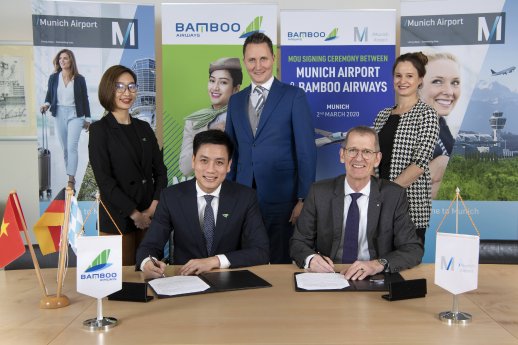 1. MoU of Bamboo Airways and Munich Airport (Bui Quang Dung (left) Andreas von Puttkamer (right).jpg