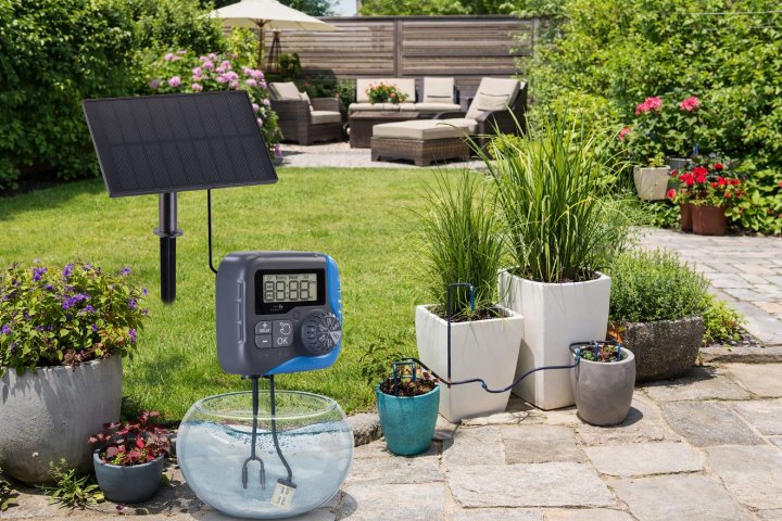 Royal Gardineer Solar-Bewässerungssystem BWC-630.solar für 15 Pflanzen, bis 45 l/Std., LCD-Display