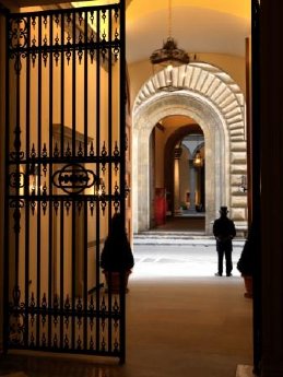 Palazzo Tornabuoni_Entrance_small.jpg