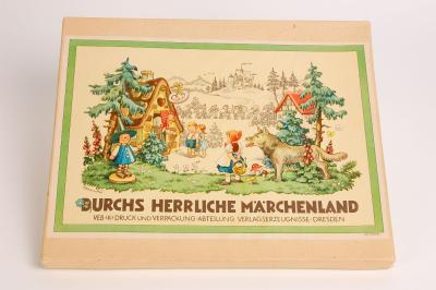 Brettspiel "Durchs herrliche Märchenland" nach Entwurf von Kurt Brandes, VEB (K) Druck und Verpackung, Abteilung Verlagserzeugnisse, Dresden, 1958. Foto: Stadtmuseum Dresden
