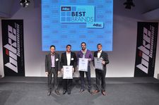 Best Brands 2010 Kategorie Motorrad Volumenmarke (v.li.): Stefan Zügner, Leiter Marketing & Vertrieb, Vogel Business Media Geschäftsbereich Auto Medien, Thomas Bauer, Leiter After Sales BMW Motorrad, Darko Pehar, Leiter Händlernetzentwicklung Triumph Motorrad Deutschland, Stephan Maderner, b & b