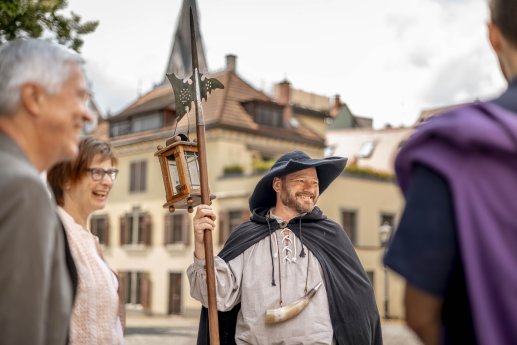 Konstanz-Muensterplatz-Altstadt-Stadtfuehrung-Nachtwaechter-Gruppe-07_Copyright_MTK-Leo-Lei.jpg