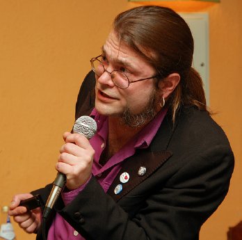 Roland Kremer Moderator.jpg
